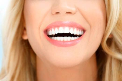 Современные съемные зубные протезы: как технологии возвращают уверенную улыбку и комфорт