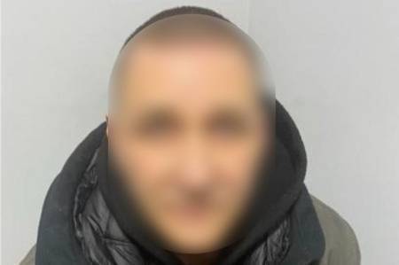 Поліцейські Калинівки встановили особу серійного крадія, який обчищав житло та автівки