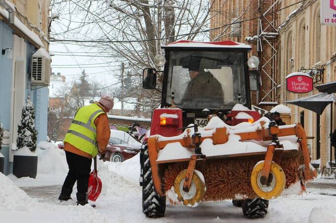 Боротьба з ожеледицею та планові ремонти: ситуація у комунальному господарстві Вінниці 18 лютого