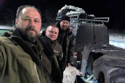 Клірики ПЦУ доставили гуманітарний вантаж для військових на Харківщині (фото)