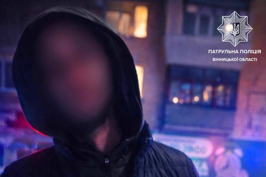 На проспекті Коцюбинського у Вінниці затримали чоловіка з наркотиками