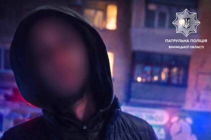На проспекті Коцюбинського у Вінниці затримали чоловіка з наркотиками