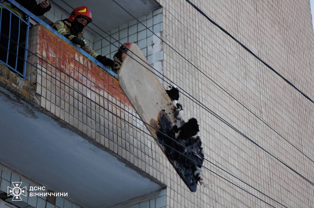 Ноутбук та мобільний телефон стали причиною пожежі у вінницькому гуртожитку (відео)