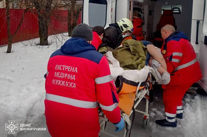 У Ситківцях бійці ДСНС врятували життя 51-річному чоловіку під час пожежі