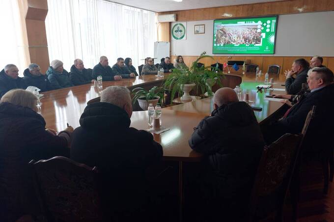 Пасічники й аграрії за одним столом: у Вінниці обговорили правила обробки полів і підтримку галузі