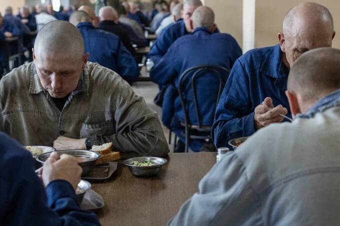 Не вважають українців людьми та готові воювати знову: результати опитування російських полонених