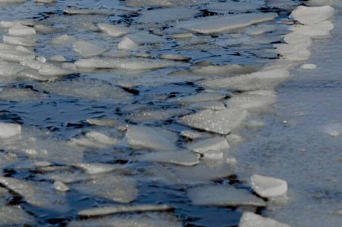 Тонкий лід — смертельна пастка: вінничан закликають не виходити на водойми