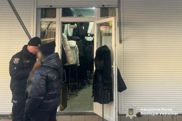 У Вінниці жінка викрала сумку з десятками тисяч гривень і доларами