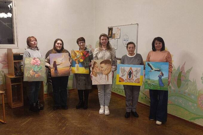 Мистецтво як шлях до зцілення: у Вінниці провели арттерапію для родин воїнів