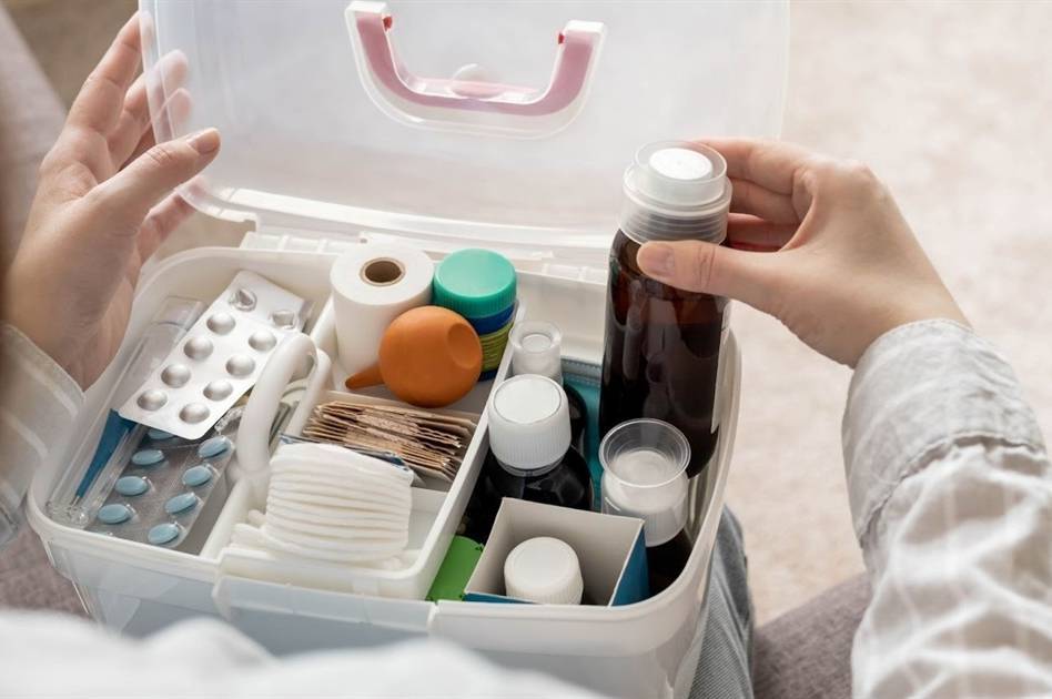 Що можна спокійно викинути з домашньої аптечки