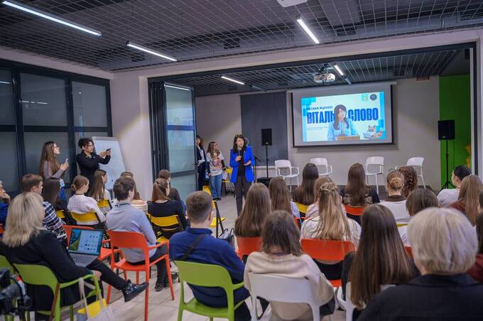 Як розпізнати фейки: у Вінниці провели форум для школярів і студентів