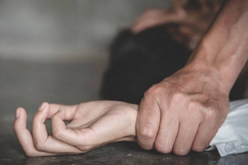 На Вінниччині чоловіка підозрюють у зґвалтуванні неповнолітньої падчерки