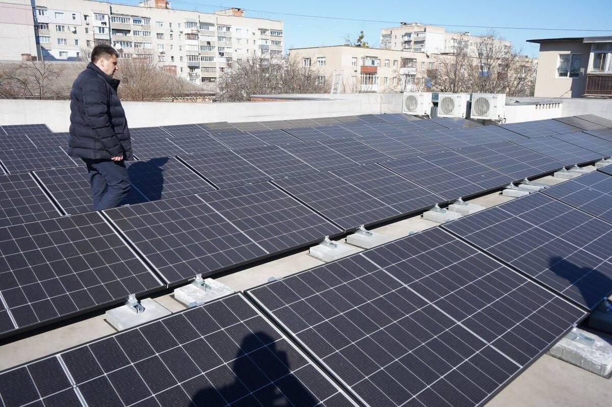 Медичний центр у Вінниці обладнали сонячною станцією за міською програмою