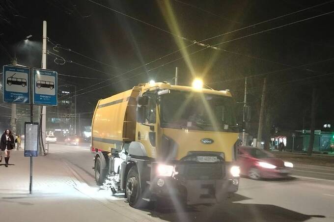У Вінниці триває масштабне прибирання міста після завершення зимового сезону
