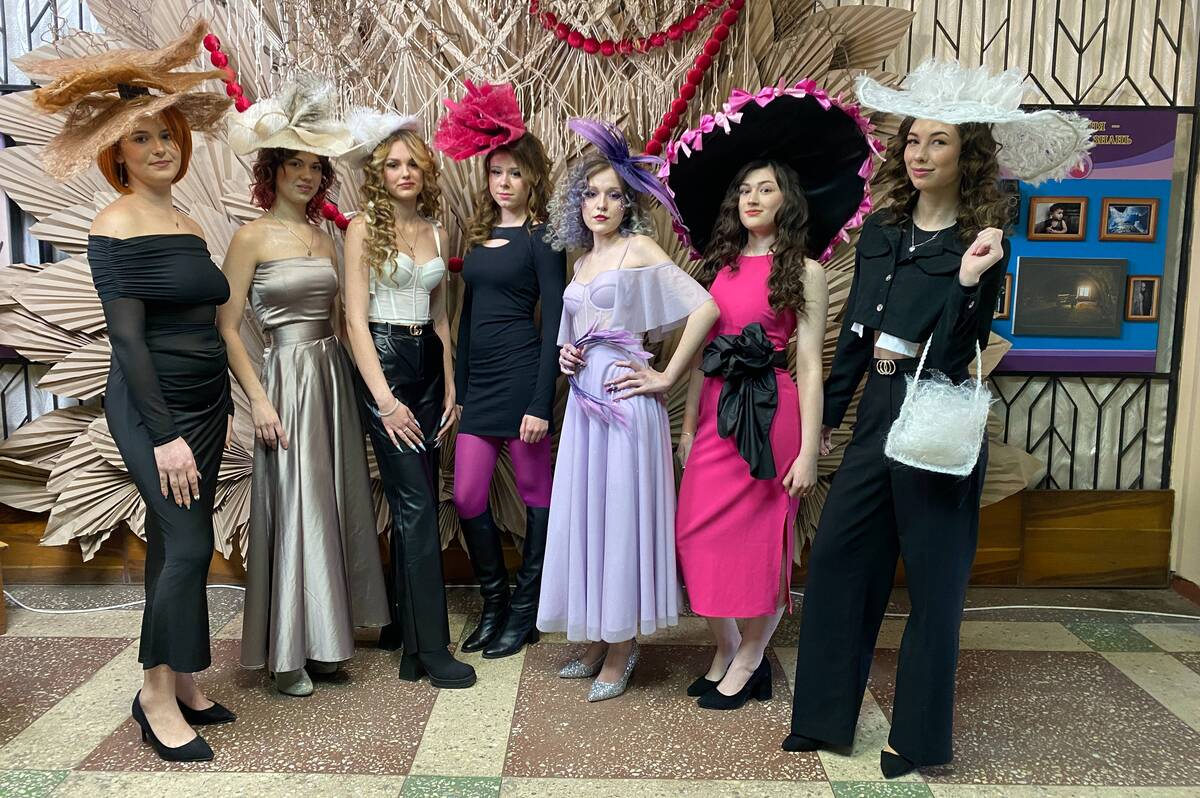 У Вінниці школярам показали «Подіум професій»: як учні центру створюють моду та образи