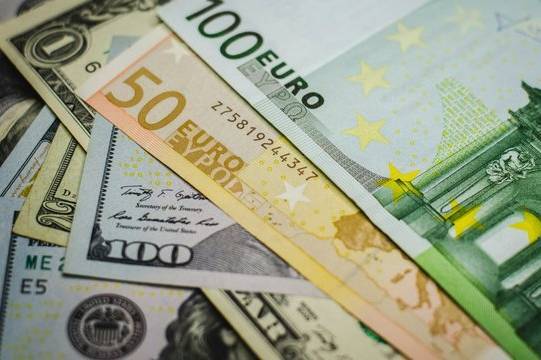 Гривню фактично підтримують штучно — за рахунок валютних резервів