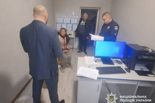 Перед судом постане жінка, яка накинулася на 12-річну дівчинку з ножем