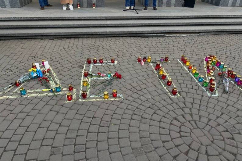 У Вінниці вшанували пам’ять загиблих під час авіаудару по Маріупольському драмтеатру