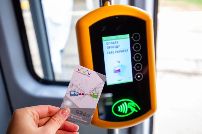 У вінницьких маршрутках тестують оплату карткою: де вже можна розрахуватись