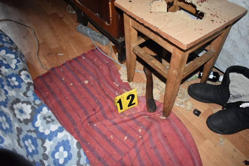 У Могилеві-Подільському п’яний чоловік намагався сокирою вбити дружину та пасинка 