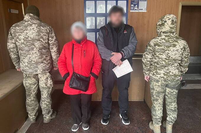 Киянин одружився з 80-річною тещею, щоб виїхати за кордон