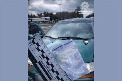 На трасі поблизу Вінниці затримали нетверезого водія з пакетиком кристалічної речовини