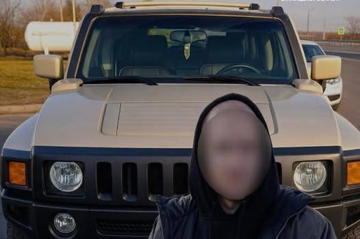 Під наркотиками та без прав: на водія Hummer склали кілька протоколів