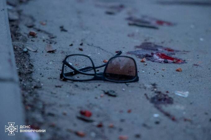 ДСНС показала моторошні наслідки сьогоднішньої російської атаки на Вінницю (фото)