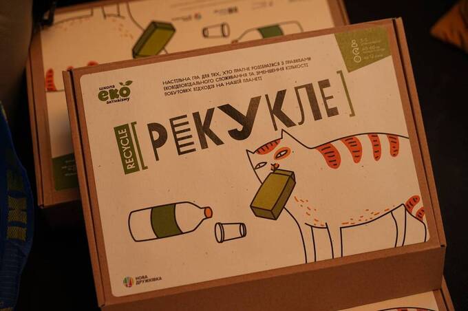 Вінницькі голови ОСББ вчилися сортувати сміття за допомогою настільної гри