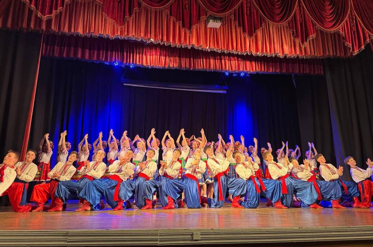 Сльози, оплески і танець: як у Вінниці пройшов концерт ансамблю «Радість»