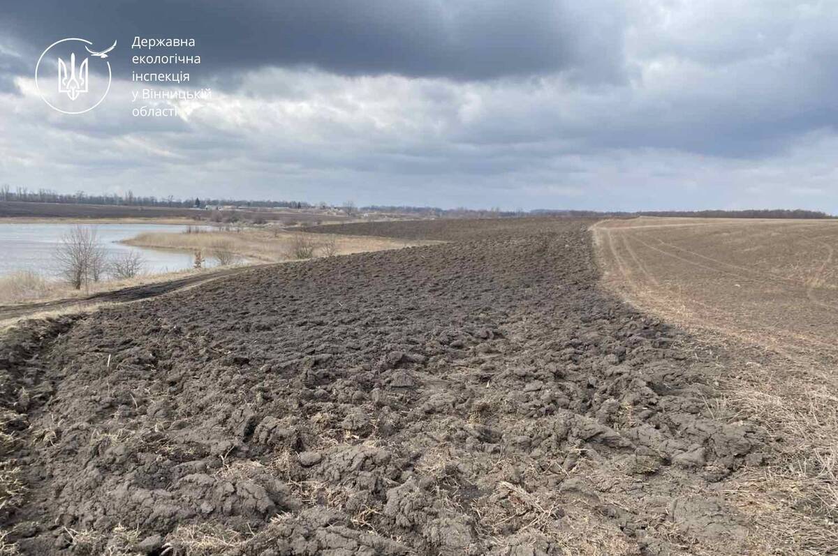 На Вінниччині екологи виявили незаконно розорані землі біля водойм