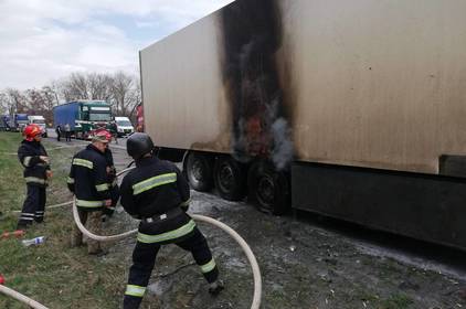 В Калинівці на трасі загорілась вантажівка