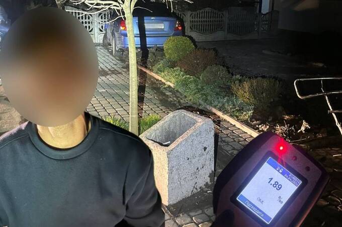 П’яний водій без прав влетів у пандус і дерево в Козятині