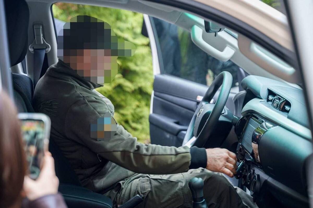 Команда Міжрегіонального координаційного гумштабу вчергове підтримала підрозділ ССО: військовим передали новий пікап