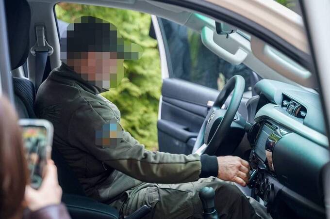 Команда Міжрегіонального координаційного гумштабу вчергове підтримала підрозділ ССО: військовим передали новий пікап