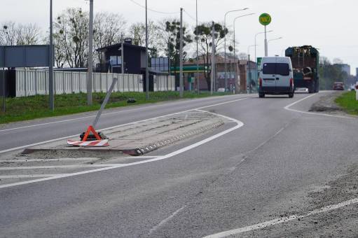 Фахівці Служби відновлення та поліція перевіряють стан автомобільних шляхів області