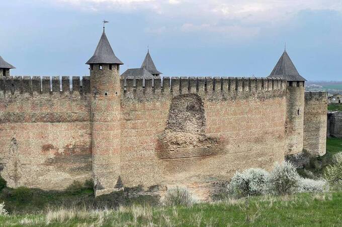 Обвалилася стіна Хотинської фортеці, яка є одним з архітектурних чудес України
