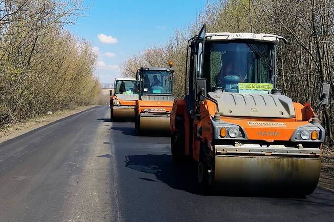 На трасі Р-33 дорожники відновили понад 60 тисяч квадратних метрів покриття