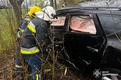 На Вінниччині водія затисло в авто після ДТП: його деблокували рятувальники