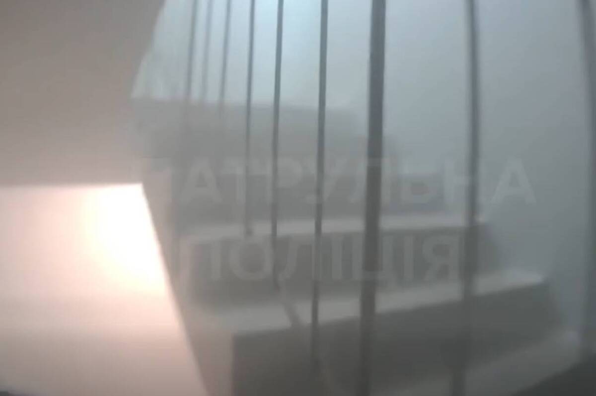 Як евакуювали мешканців під час пожежі в багатоповерхівці на вулиці Петра Запорожця (відео)