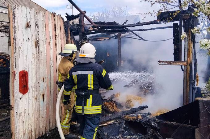 У Вапнярці через необережність під час зварювальних робіт спалахнула пожежа (фото)