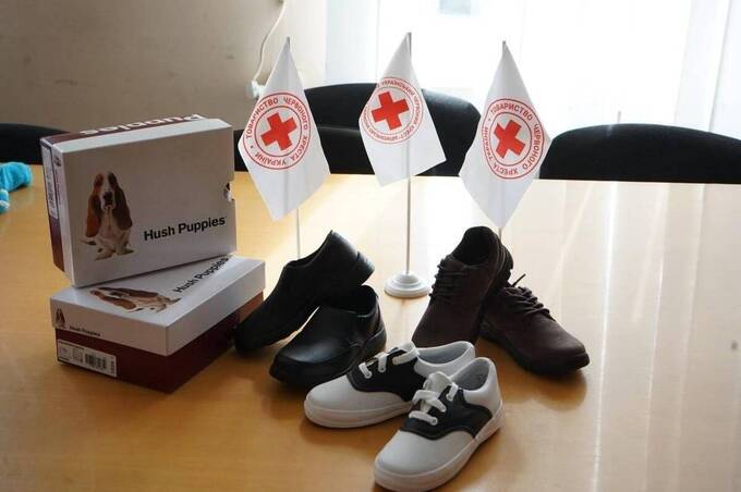 Міжрегіональний координаційний гуманітарний штаб спільно з Товариством Червоного Хреста у Вінницькому районі передали сотні пар взуття дітям вразливих категорій