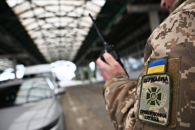 На пункті пропуску «Медика-Шегині» через ремонт дороги сповільнять пропуск авто
