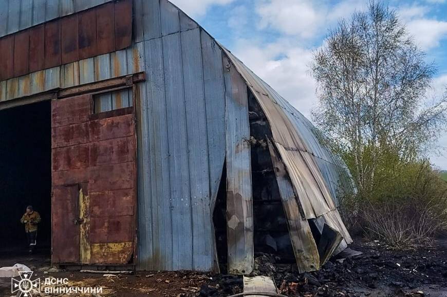 Недопалок спричинив на Вінниччині пожежу, яку гасили два підрозділи