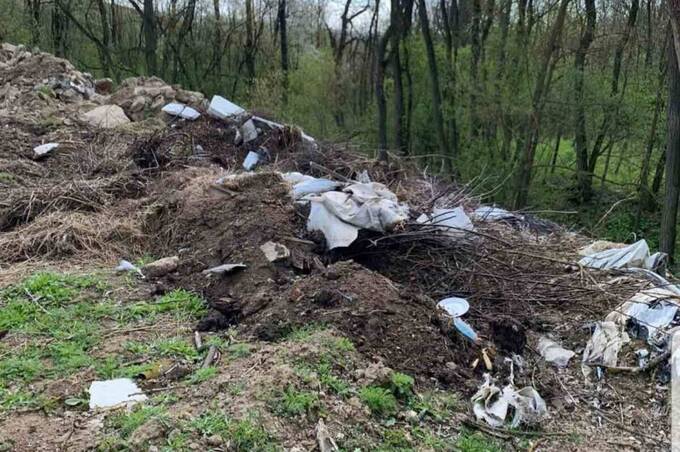 У Мурованокуриловецькій громаді ліквідували стихійне сміттєзвалище на вимогу екоінспекції