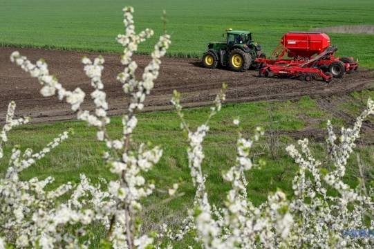 Посівна-2026: скільки тисяч гектарів уже засіяли фермери Вінниччини 