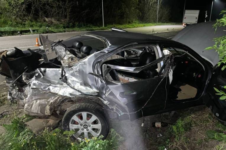 У Гайсинському районі Nissan врізався у вантажівку MAN: є постраждалі