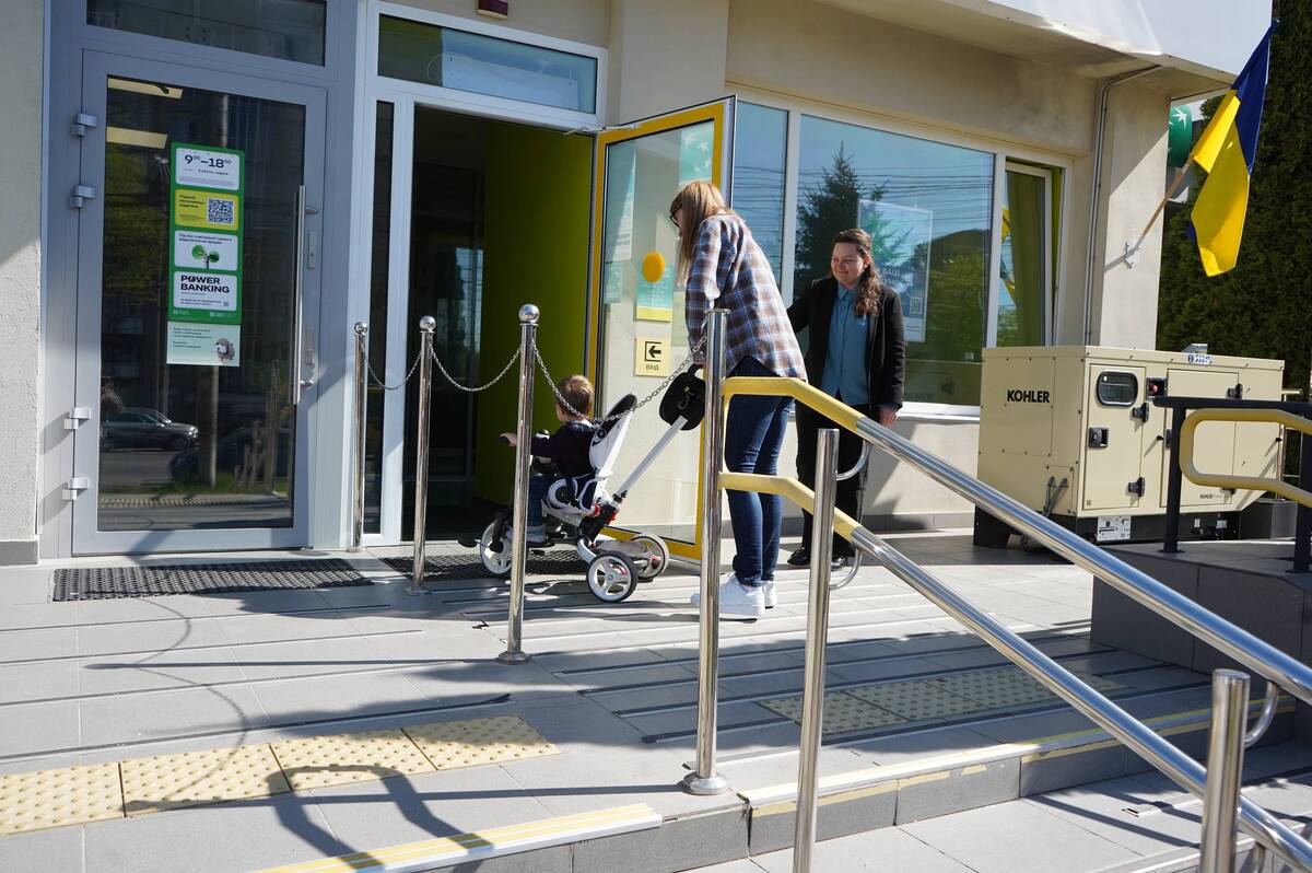 Чи є у Вінниці безбар'єрні банки: що показали результати перевірки
