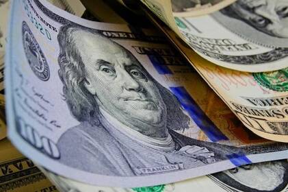 НБУ оновив курс валют на 14 травня: скільки коштують долар, євро та злотий