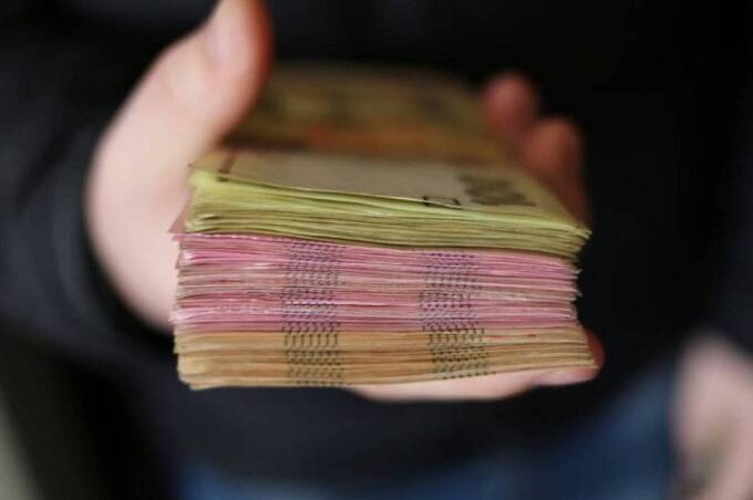 Скільки треба заробляти для пенсії в 10 тисяч гривень